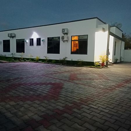 דאר א-סאלאם Chibuba Airport Accommodation מראה חיצוני תמונה