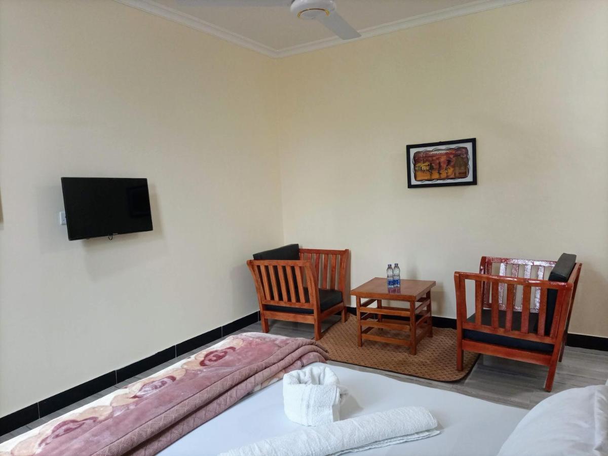 דאר א-סאלאם Chibuba Airport Accommodation מראה חיצוני תמונה