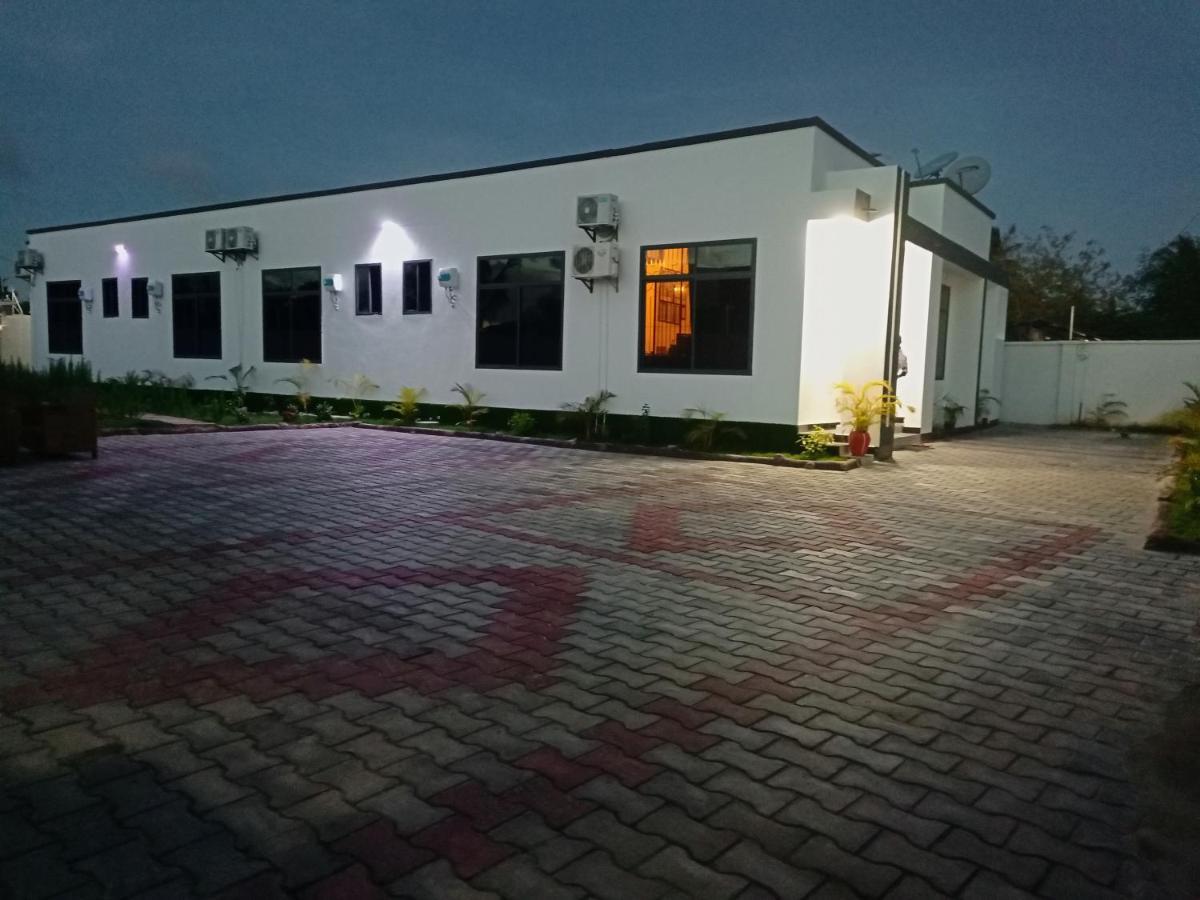 דאר א-סאלאם Chibuba Airport Accommodation מראה חיצוני תמונה