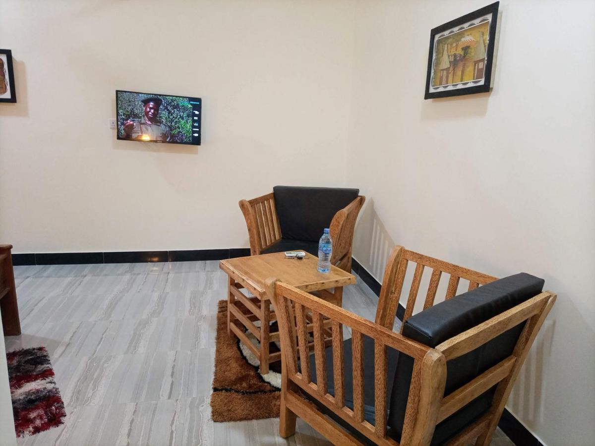 דאר א-סאלאם Chibuba Airport Accommodation מראה חיצוני תמונה