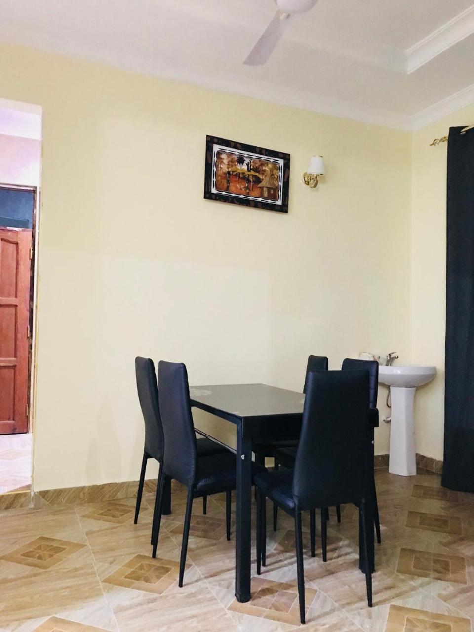 דאר א-סאלאם Chibuba Airport Accommodation מראה חיצוני תמונה